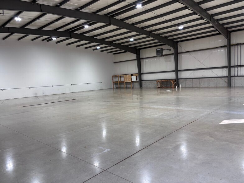 More Photos Of 2787 Klondike Rd, West Lafayette Showroom For Lease
