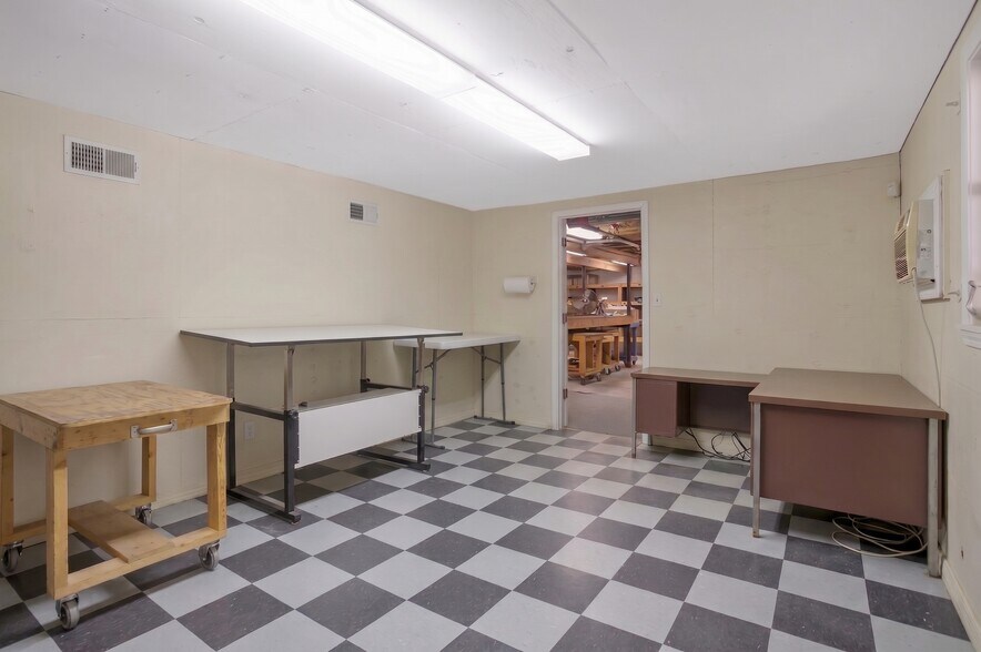 More Photos Of 6900 Fairfield Dr, Pensacola Office For Sale