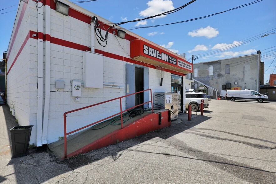 More Photos Of 131 E Grand River Ave, Fowlerville Storefront For Sale