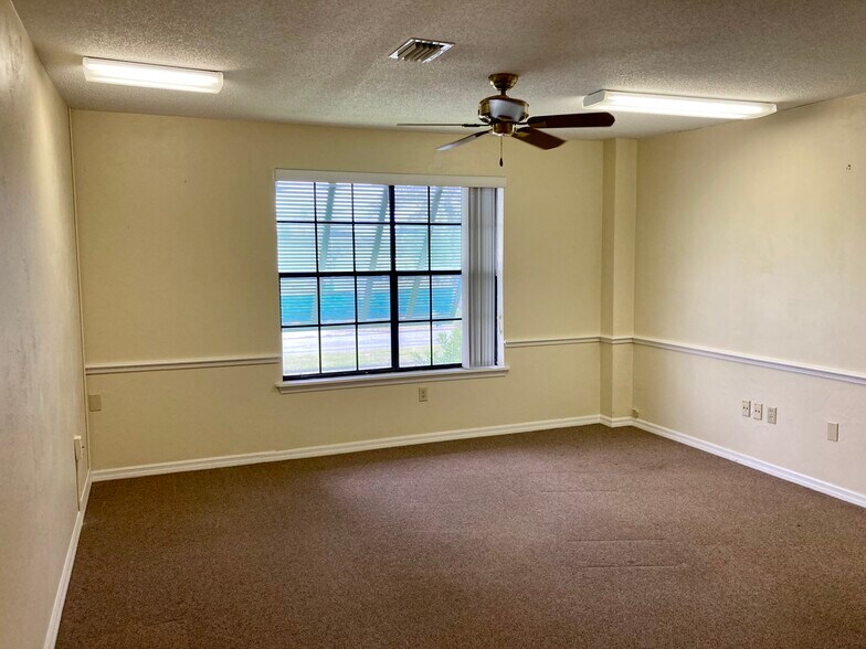 More Photos Of 435 S Ridgewood Ave, Daytona Beach Office For Sale