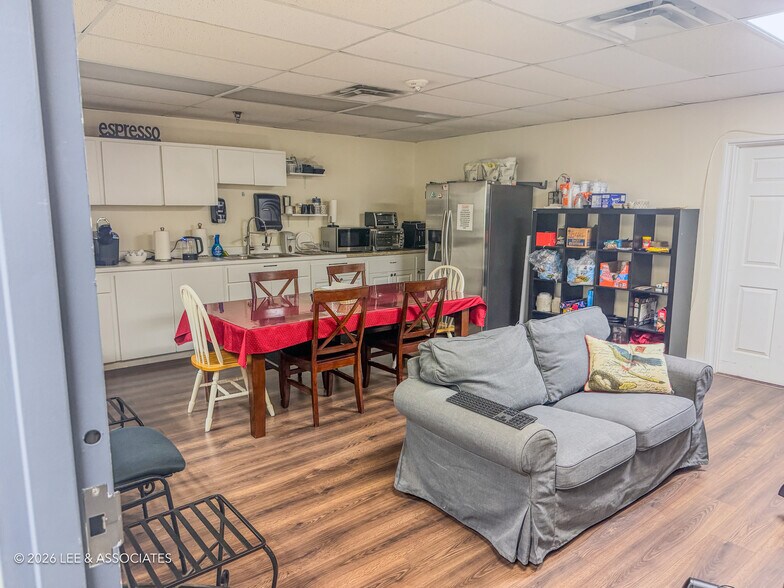 More Photos Of 6915 NW 4th Blvd, Gainesville Freestanding For Lease