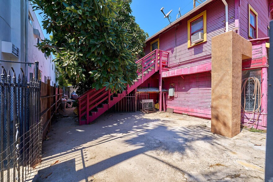 More Photos Of 1259 N Las Palmas Ave, Los Angeles Storefront Retail Residential For Sale