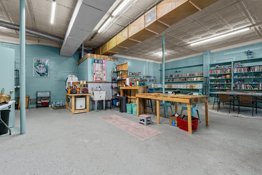 More Photos Of 403 Carthage St, Cameron General Retail For Sale