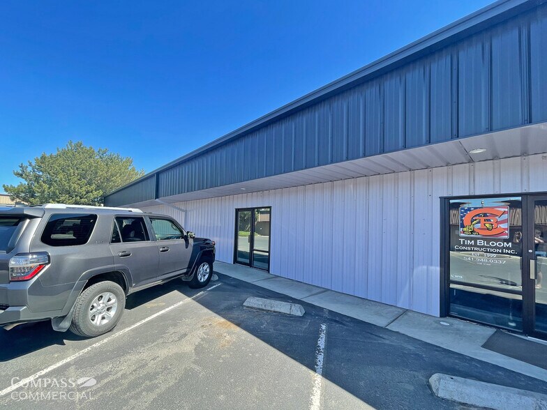 More Photos Of 1842 SE 1st St, Redmond Warehouse For Lease