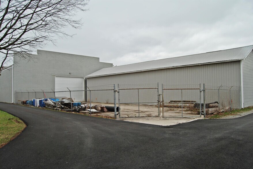 More Photos Of 230 South Main St, Lakeview Flex For Sale