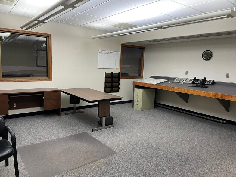 More Photos Of 615 Nokomis St, Alexandria Office For Lease