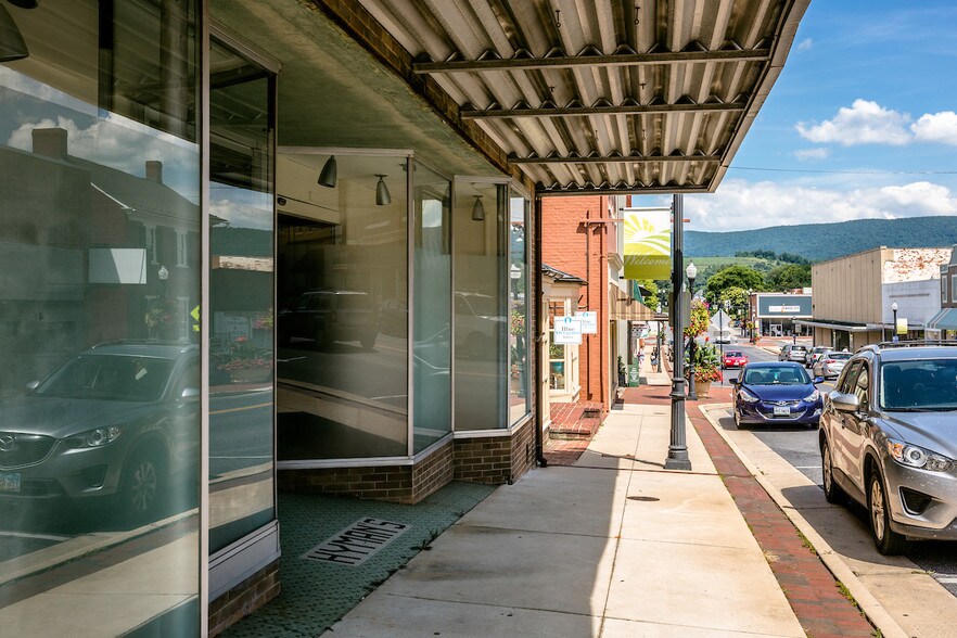 More Photos Of 411 W Main St, Waynesboro Restaurant For Sale