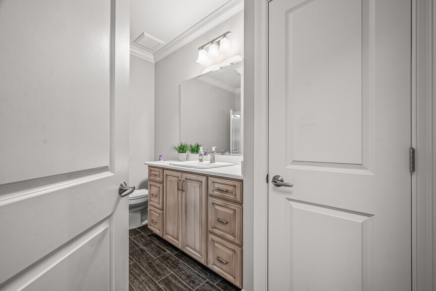 More Photos Of 10351 Chemstrand Rd, Pensacola Office For Sale