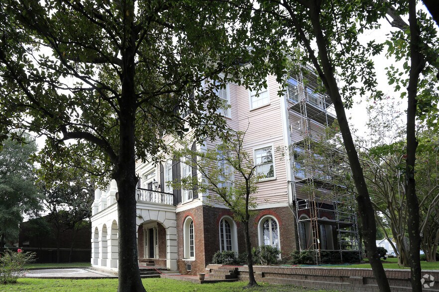 More Photos Of 635 E Bay St, Charleston Office Residential For Lease