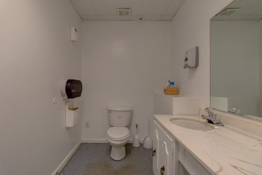More Photos Of 4311 Appleton Ave NW, Roanoke Office For Lease