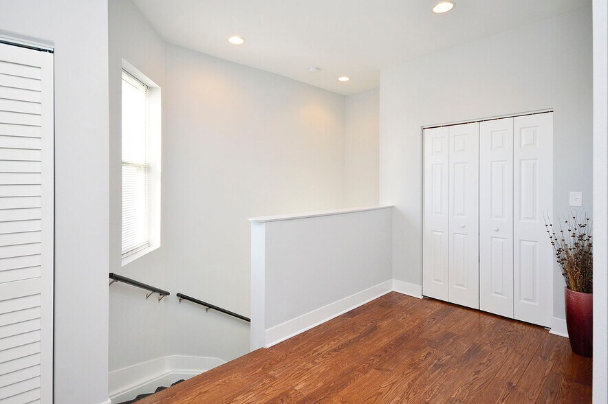 More Photos Of 1501 W Superior St, Chicago Apartments For Sale