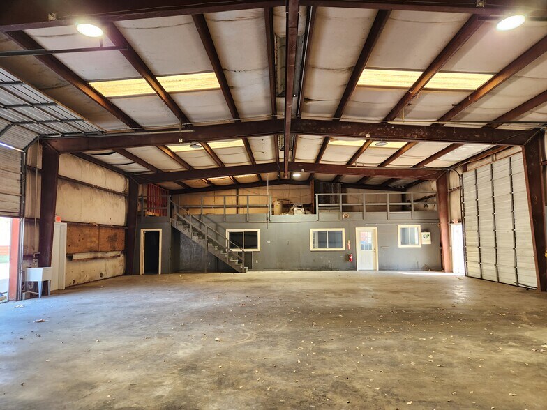 More Photos Of 22295 E Martin Dr, Porter Warehouse For Lease