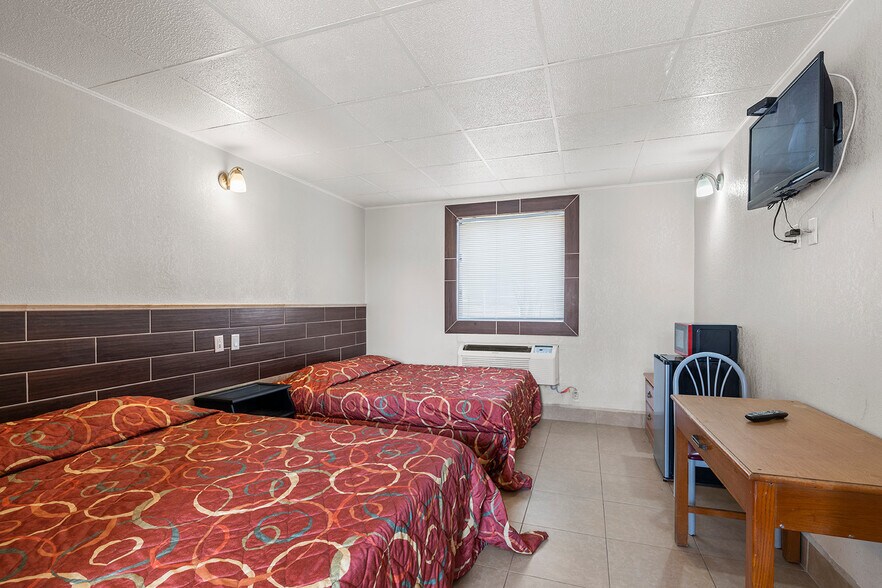 More Photos Of 3811 W Chestnut Expy, Springfield Hotel For Sale