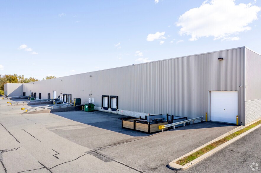 More Photos Of 20975-21225 Rue Daoust, Sainte-Anne-de-Bellevue Warehouse For Lease