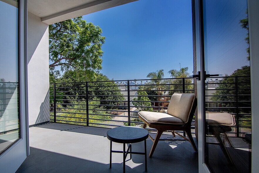 More Photos Of 811 N Harvard Blvd, Los Angeles Multifamily For Sale