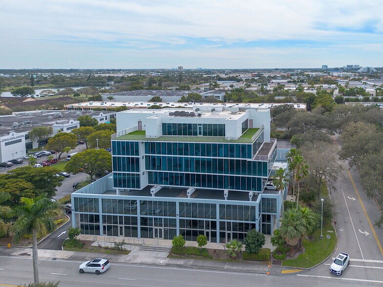 More Photos Of 10450 NW 33rd St, Doral Office For Sale