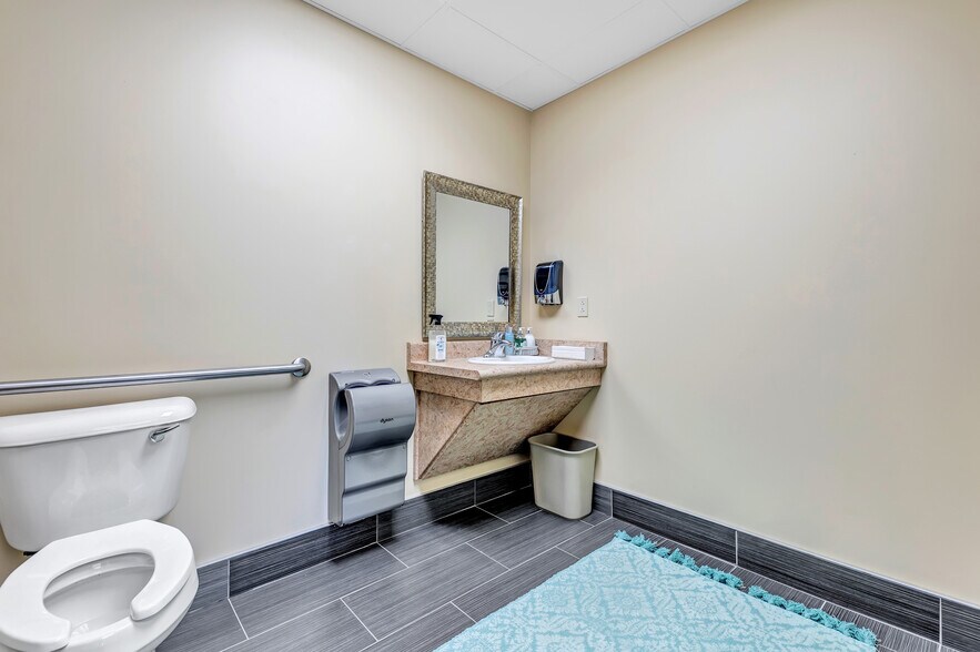 More Photos Of 2411 Holmgren Way, Green Bay Healthcare For Lease