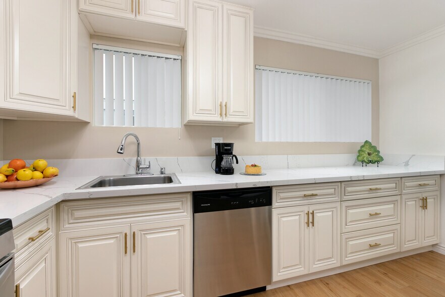 More Photos Of 3455 Del Rey St, San Diego Apartments For Sale