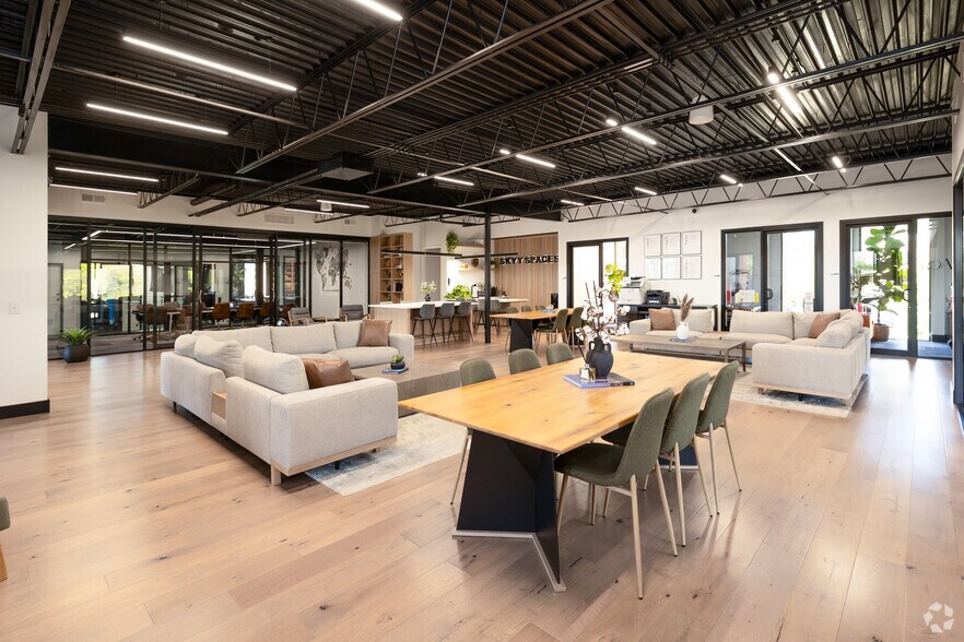 More Photos Of 220 W Bridge St, Dublin Office For Lease