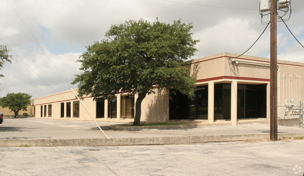 More Photos Of 10927 Wye Dr, San Antonio Light Distribution For Lease