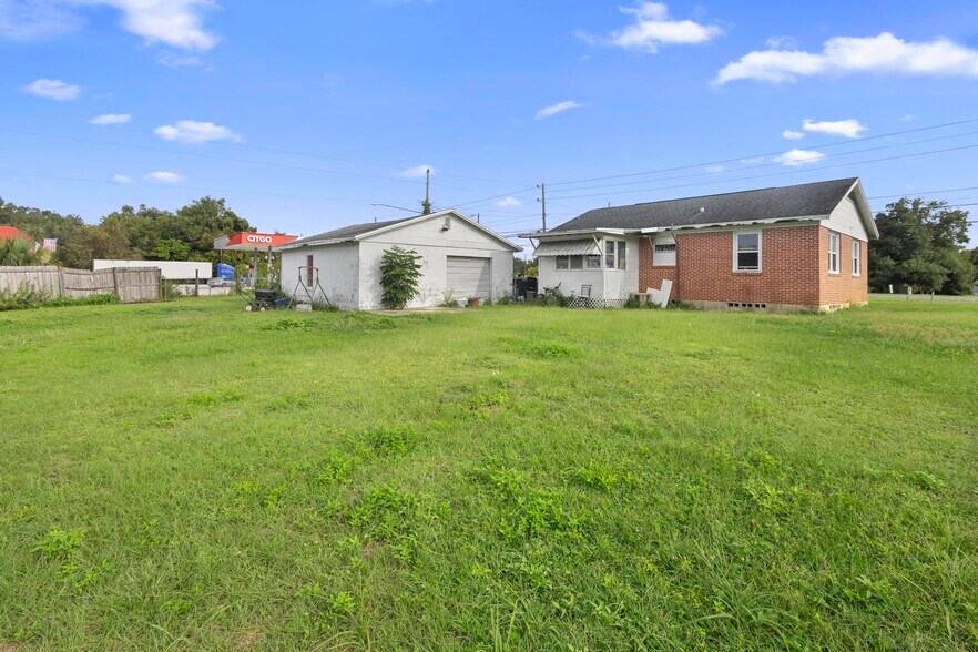 More Photos Of 2480 N Woodland Blvd, Deland Flex For Sale