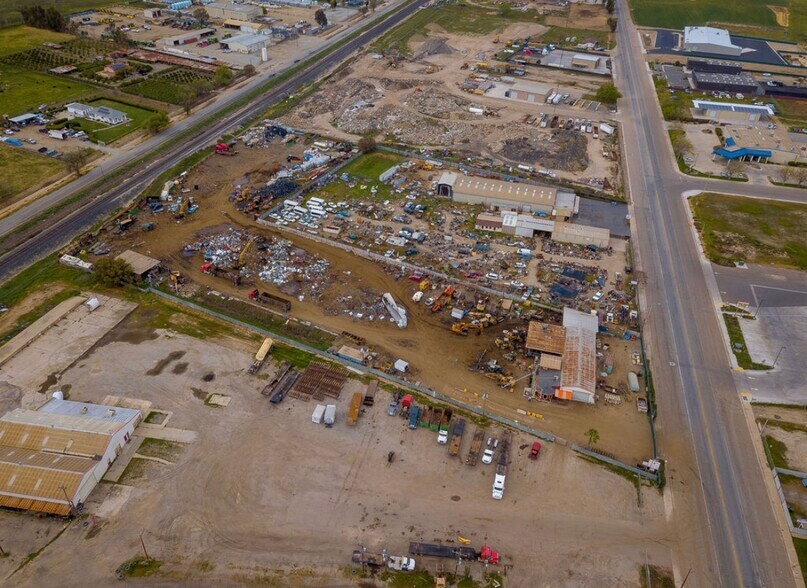 More Photos Of 3615 S K St, Tulare Recycling Center For Sale