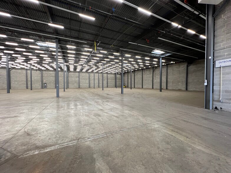 More Photos Of 120 Clyde Rd, Somerset Warehouse For Lease