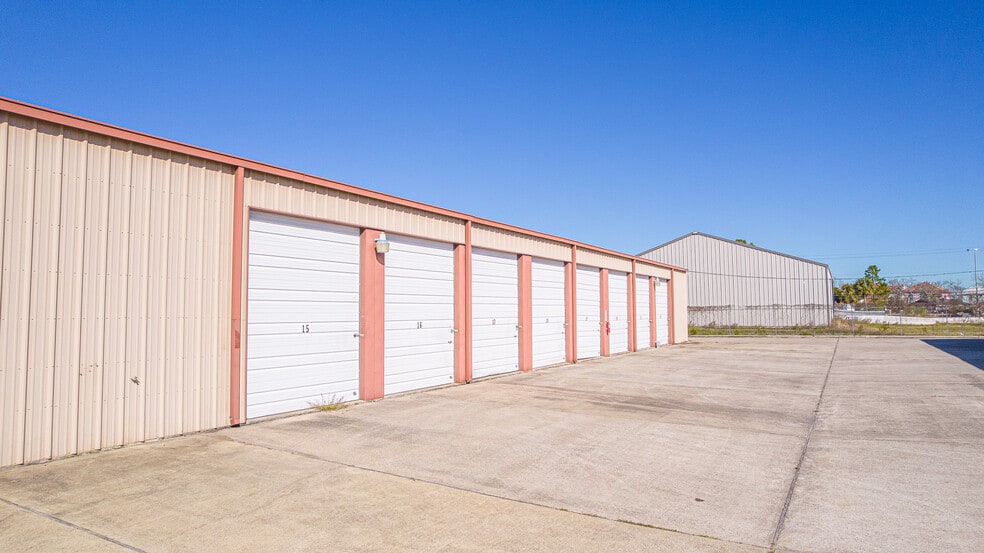 More Photos Of 207 27th St, San Leon Self Storage For Sale