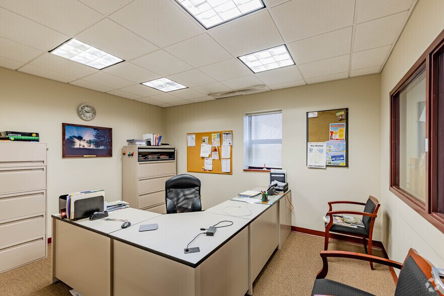 More Photos Of 334 W Main St, Somerset Flex For Sale