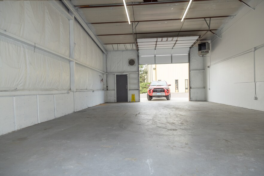 More Photos Of 13730 E Smith Rd, Aurora Warehouse For Lease