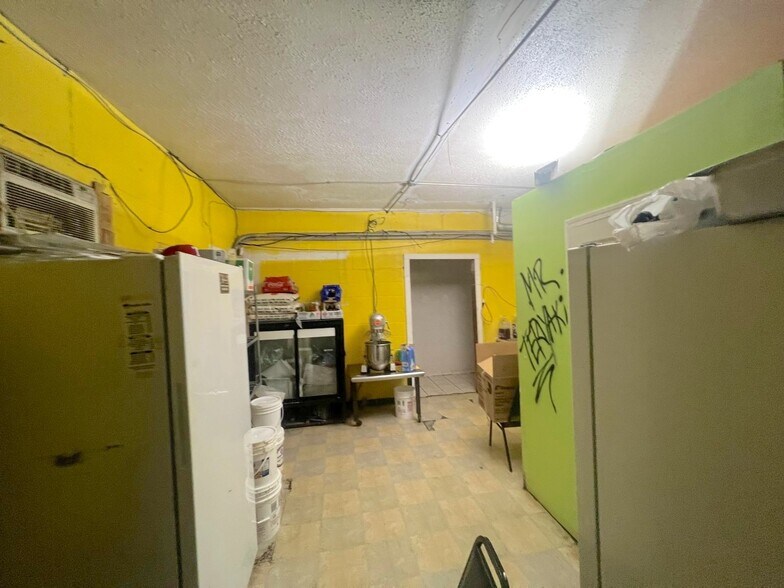 More Photos Of 3124 Strong Ave, Kansas City Restaurant For Sale