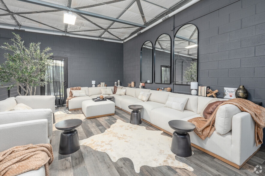 More Photos Of 4365 South Lee St, Buford Showroom For Lease