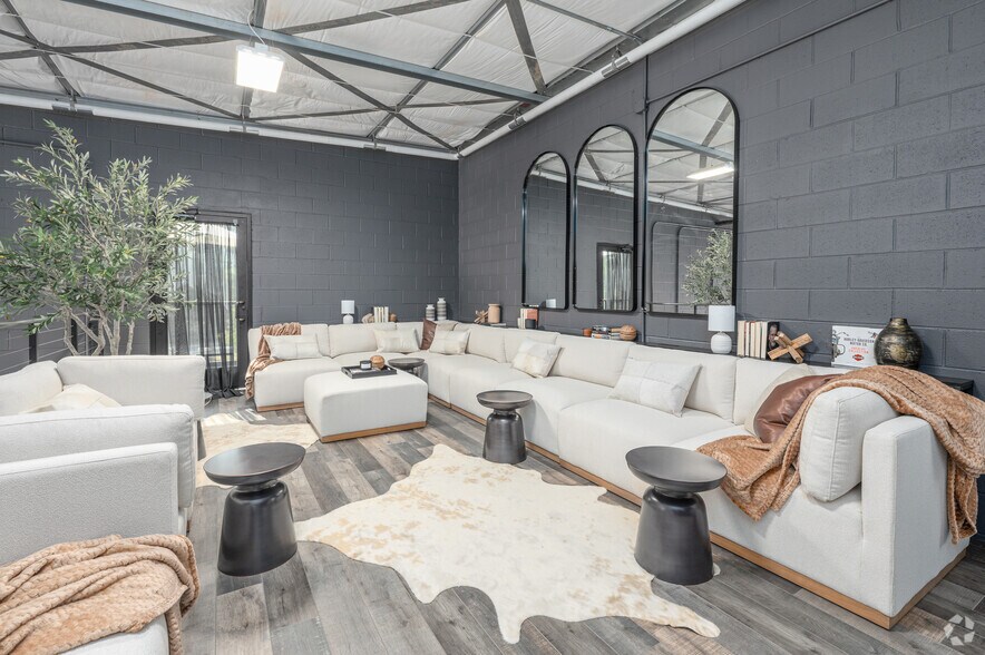 More Photos Of 4365 South Lee St, Buford Showroom For Sale