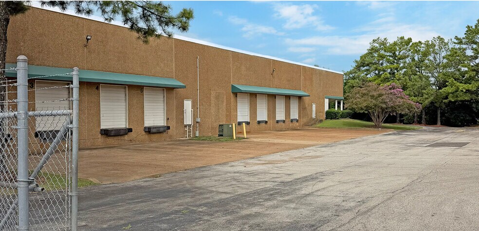 More Photos Of 4311-4313 Air Trans Rd, Memphis Distribution For Lease