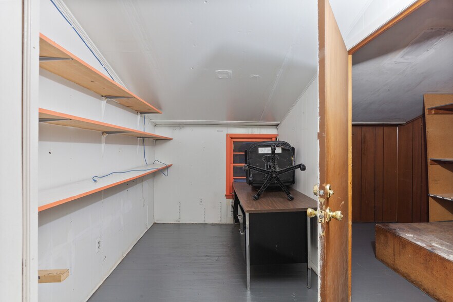 More Photos Of 194-198 Main St, Emmaus Restaurant For Sale