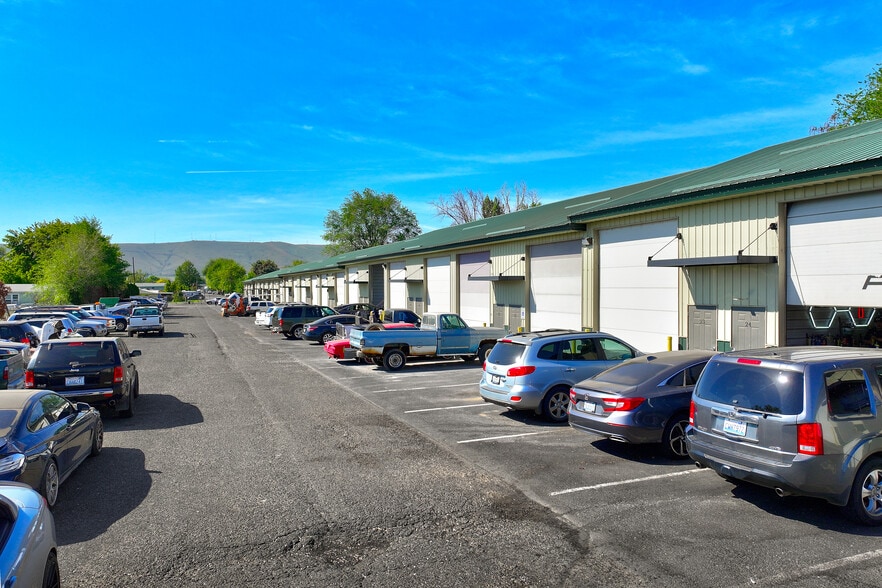 More Photos Of 112 W Washington Ave, Yakima Warehouse For Sale