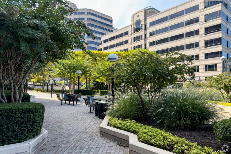 More Photos Of 11700 Plaza America Dr, Reston Office For Lease