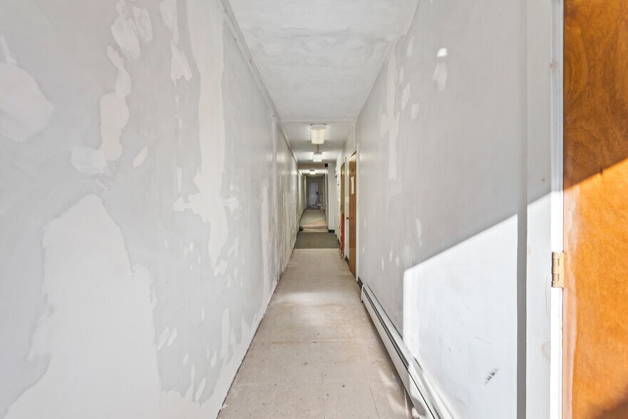 More Photos Of 225 West St, Berlin Flex For Sale