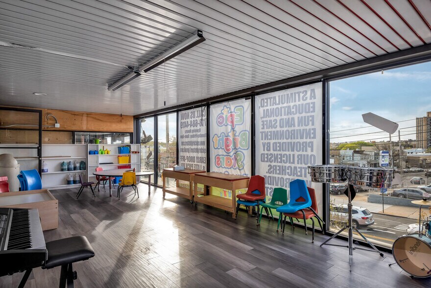 More Photos Of 900 Morris Park Ave, Bronx Storefront Retail Office For Lease