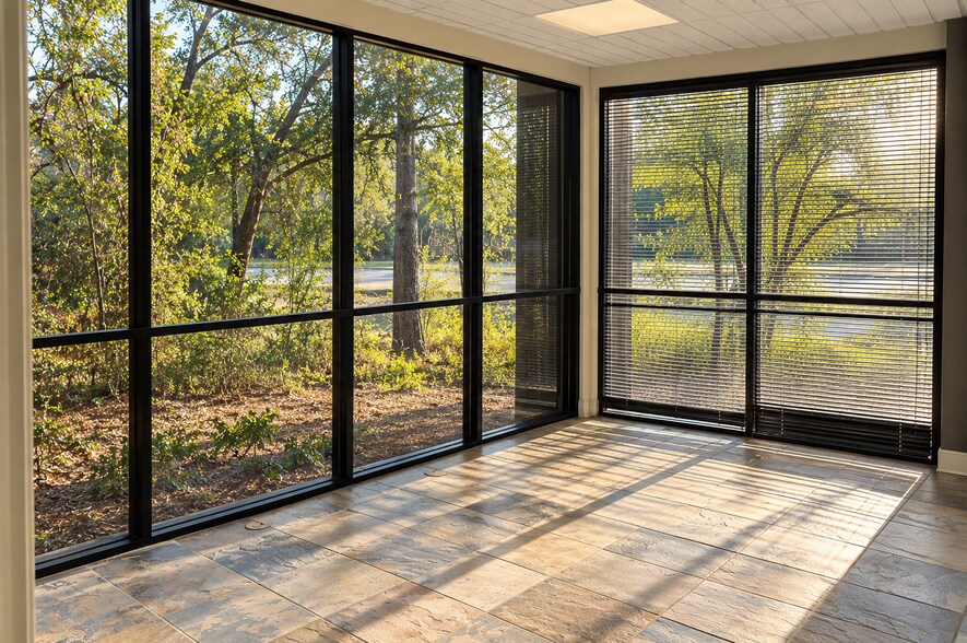 More Photos Of 1795 W Causeway Approach, Mandeville Loft Creative Space For Lease