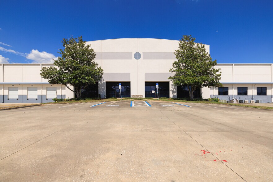 More Photos Of 245 Deen Still Rd, Davenport Warehouse For Lease