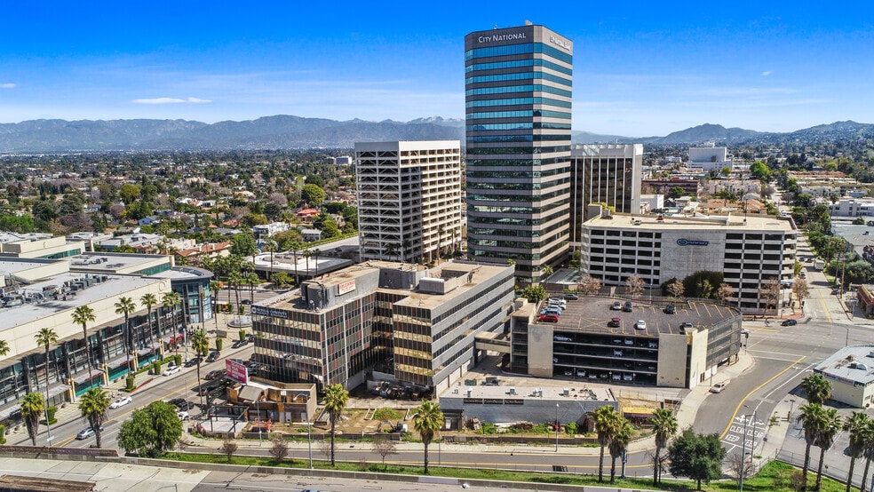 More Photos Of 15322 Ventura Blvd, Sherman Oaks Restaurant For Lease