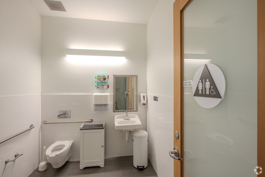 More Photos Of 1320-1326 9th St, Berkeley Warehouse For Sale