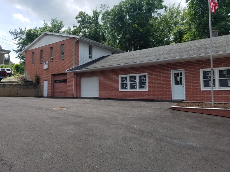 Primary Photo Of 100 S Main St, Seymour Warehouse For Lease