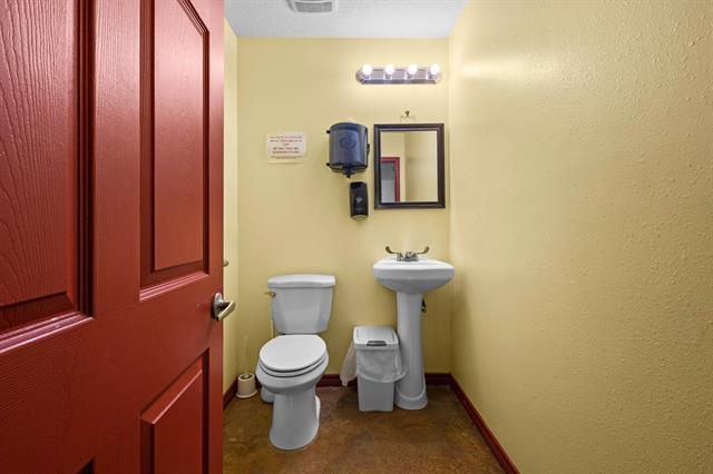 More Photos Of 34041 US-96 Hwy, Buna Freestanding For Sale