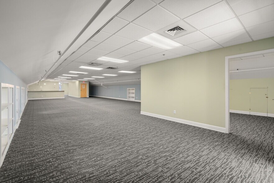 More Photos Of 109 Talcott Rd, West Hartford Manufacturing For Sale