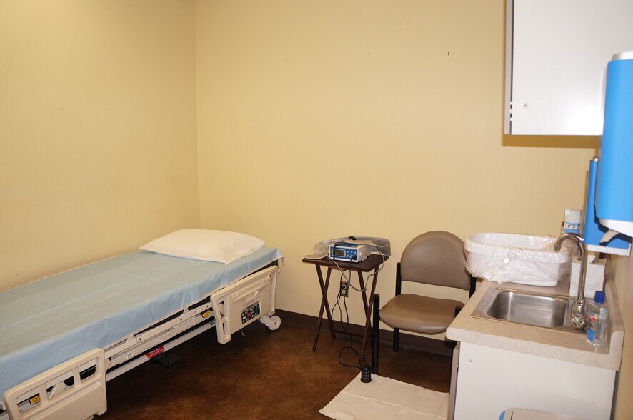 More Photos Of 1011-1025 W Fort Williams St, Sylacauga Office For Lease