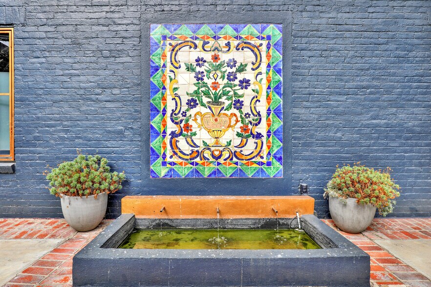 More Photos Of 435 S Boyle Ave, Los Angeles Office Residential For Sale