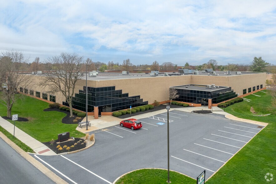 More Photos Of 1827 Freedom Rd, Lancaster Light Distribution For Lease