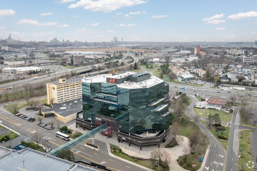 More Photos Of 300 Lighting Way, Secaucus Medical For Lease